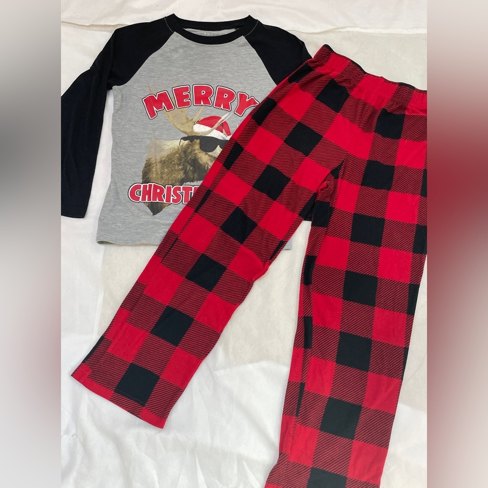 Arizona Jean Company Gray and Black "Merry Christmoose" Raglan Pajama Set